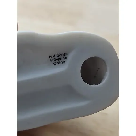 Dept 56 A Christmas Carol Reading by Charles Dickens Set of 4 No. 58403 - Picture 10 of 16